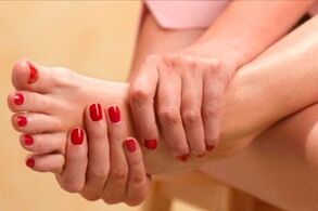 Grzybica stóp powoduje pojawienie się swędzenia skóry